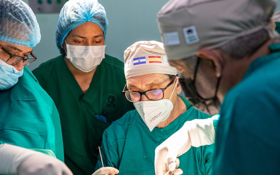 Grupo Coen apoya Brigada Médica de Urología en El Salvador, transformando la vida de 40 salvadoreños